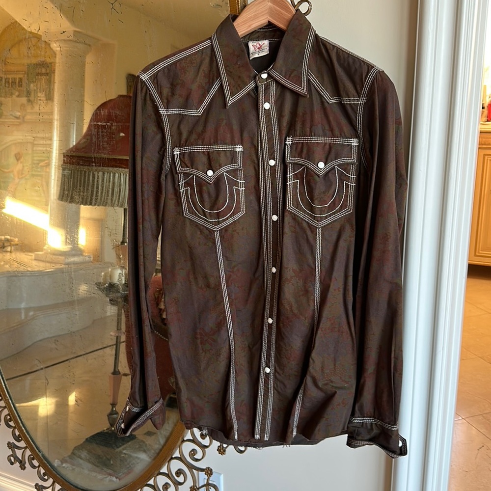 Very cool Long sleeve true religion shirt.